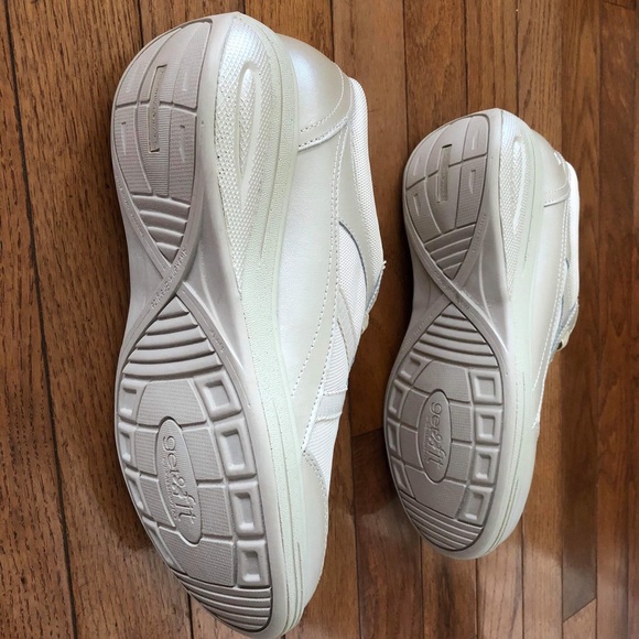 like new shoes - Picture 5 of 7